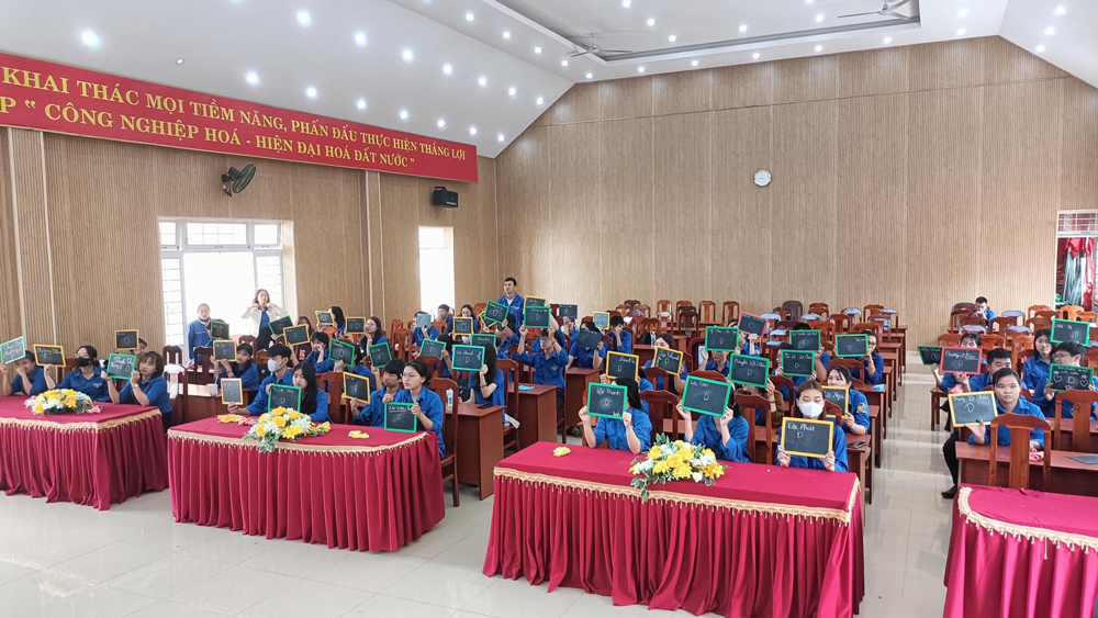 Ra quân Ngày cao điểm chiến sỹ tình nguyện vì đô thị văn minh và hỗ trợ người dân thực hiện dịch vụ công trực tuyến