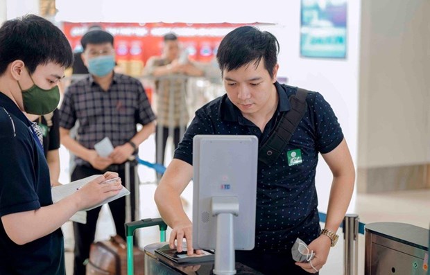 Chính thức dùng tài khoản VneID làm thủ tục đi máy bay từ 2/8