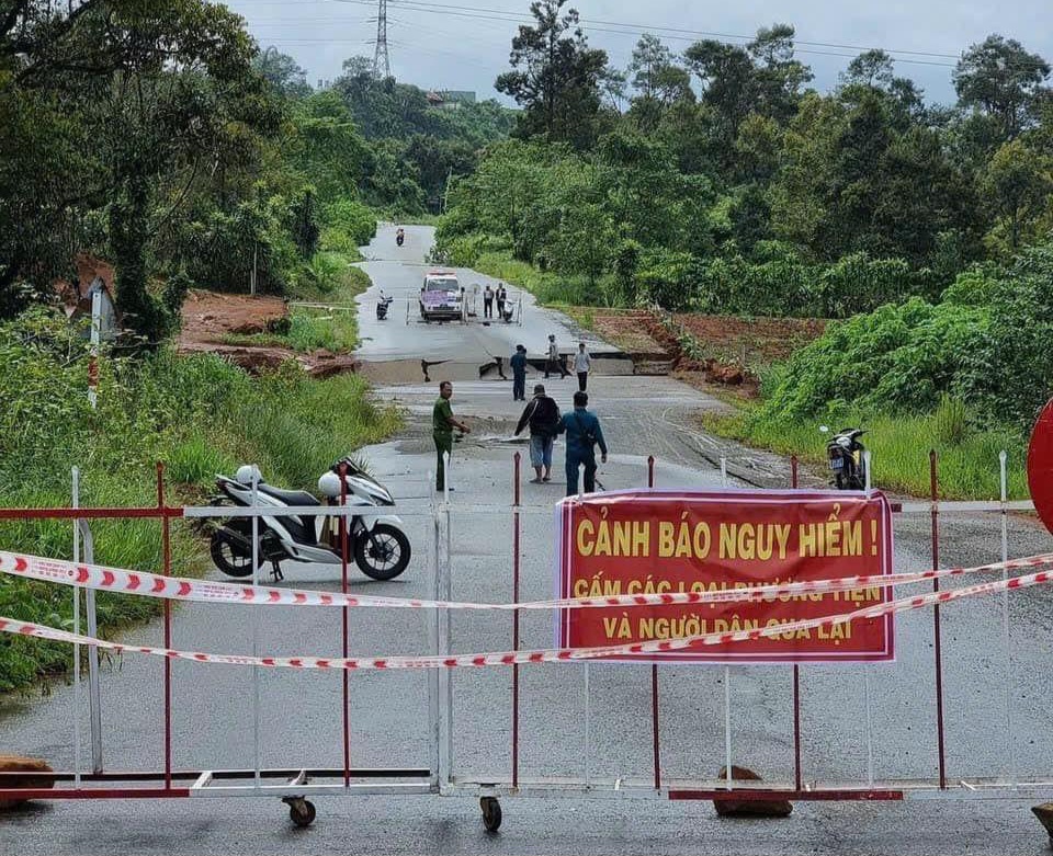 Đường tránh Bảo Lộc bị sụt lún kéo dài hàng trăm mét