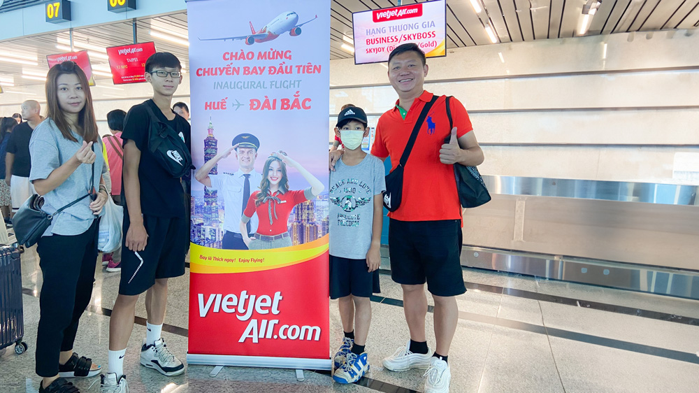 Tưng bừng chào mừng chuyến bay thẳng đầu tiên kết nối Đài Bắc với cố đô Huế