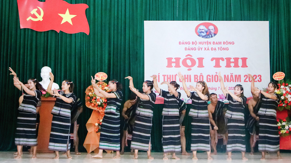 Khi thế hệ trẻ lưu giữ văn hóa truyền thống