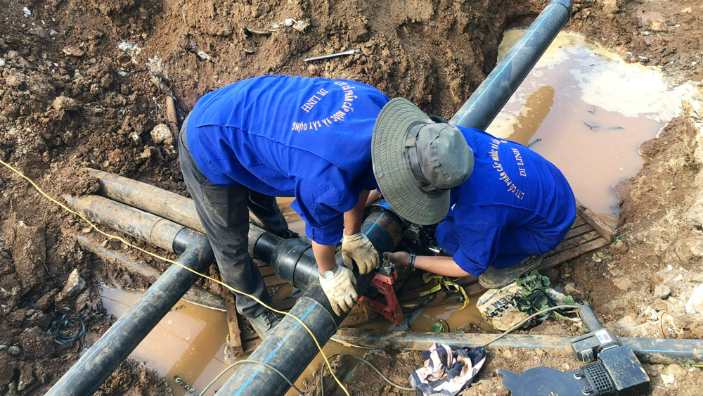 Cần bàn giao các công trình nước sinh hoạt nông thôn về cấp huyện quản lý