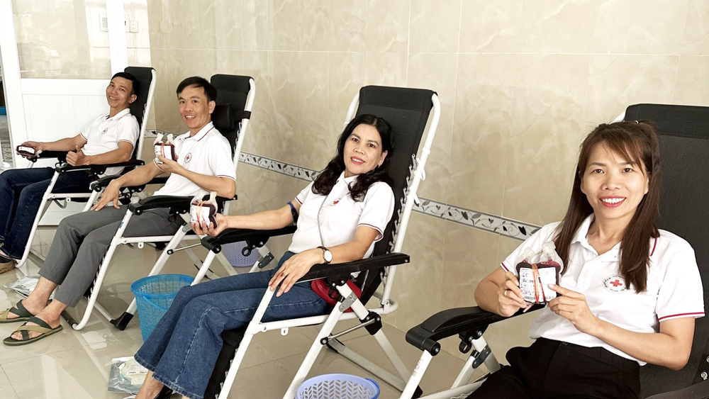 Chung tay sẻ chia những giọt máu hồng