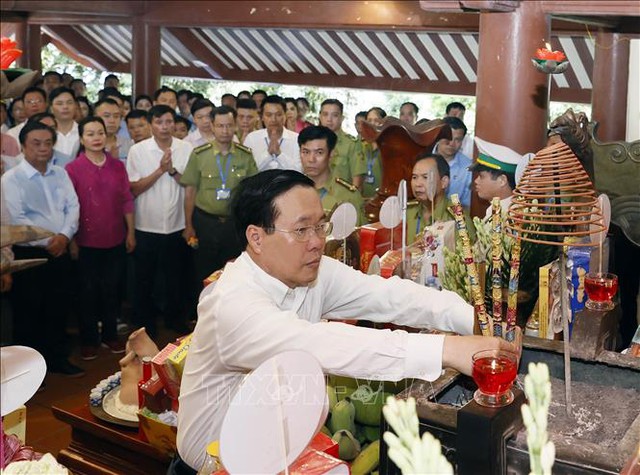 Chủ tịch nước dâng hương tưởng niệm 54 năm ngày mất của Chủ tịch Hồ Chí Minh