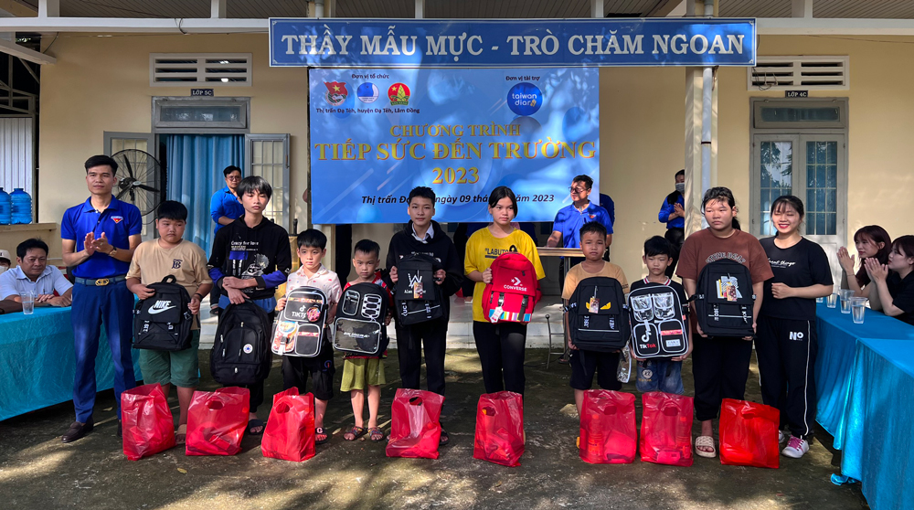 Đạ Tẻh: Tổ chức Chương trình Tiếp sức đến trường