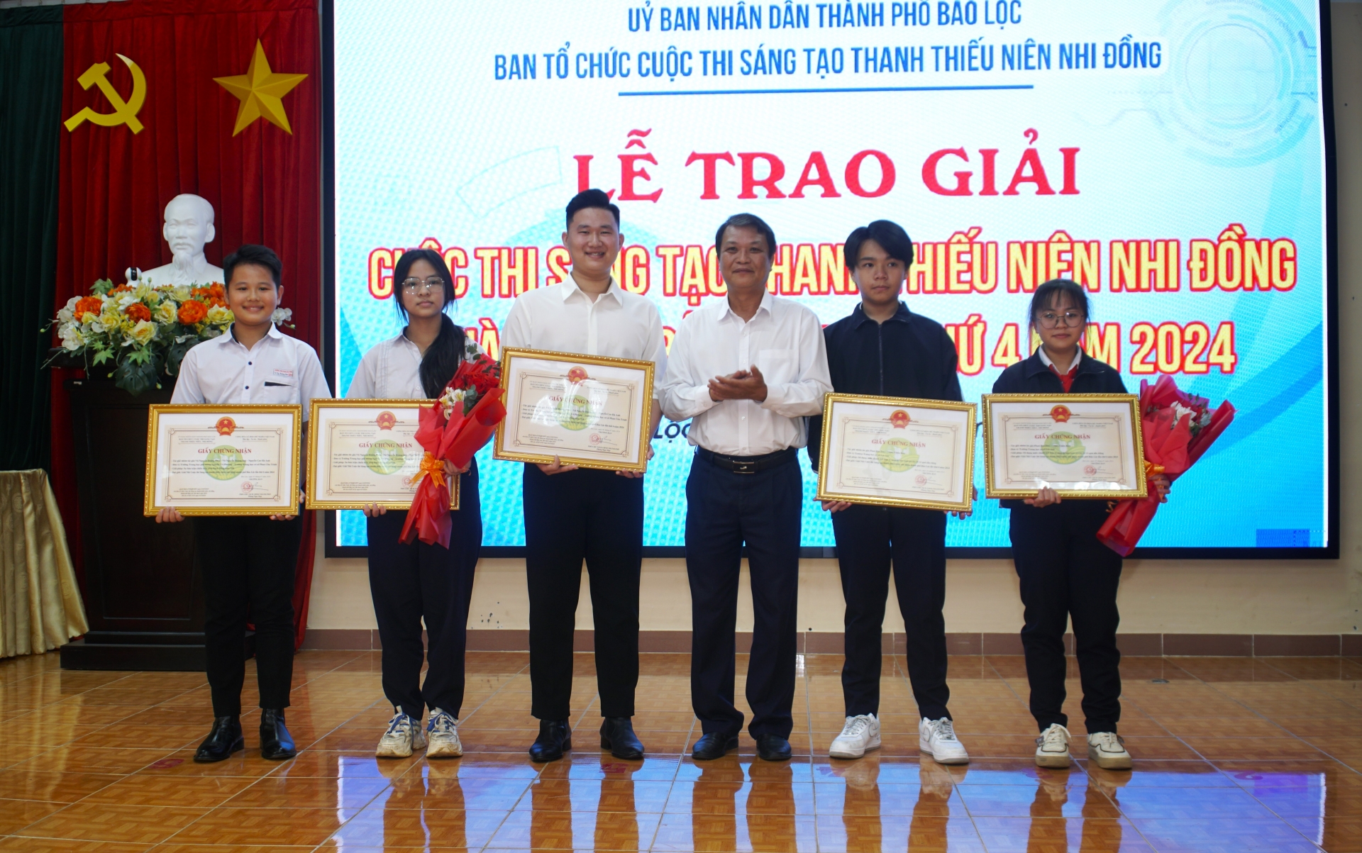 Bảo Lộc: Trao 34 giải sáng tạo thanh thiếu niên, nhi đồng năm 2024