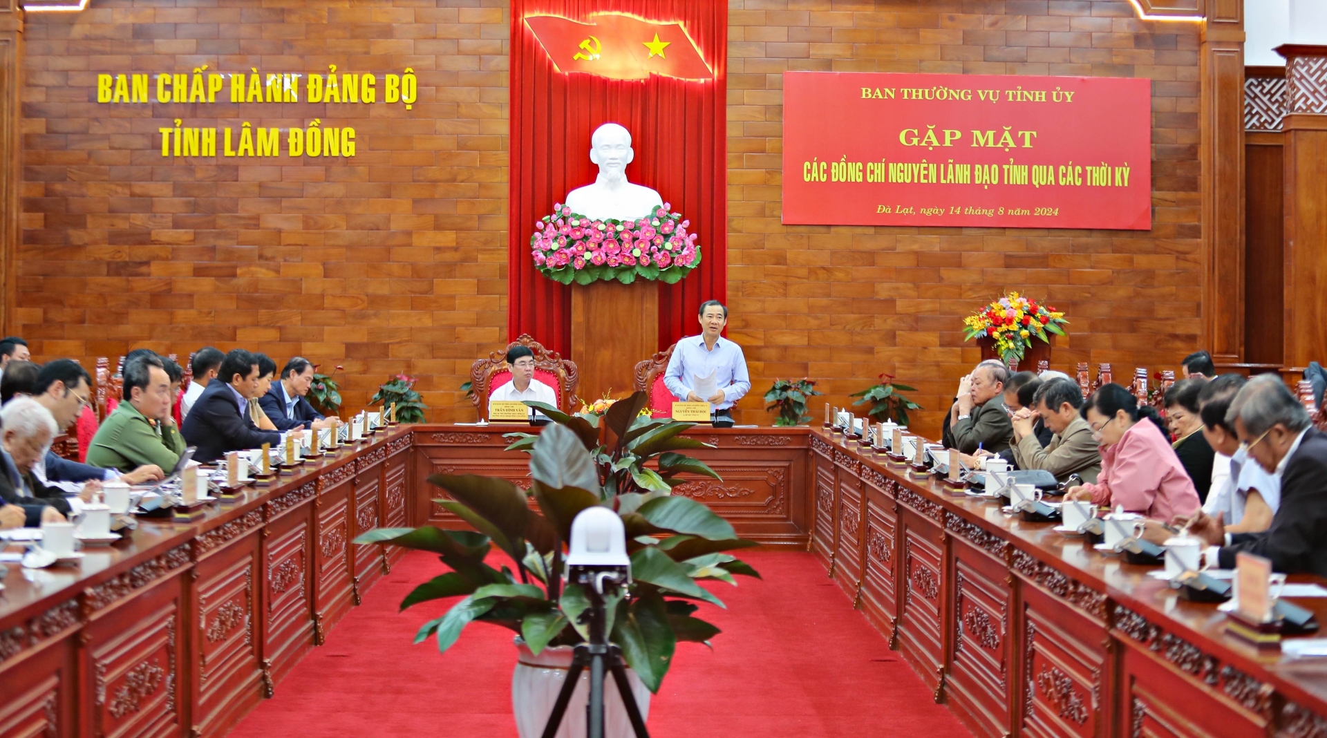 Ban Thường vụ Tỉnh ủy gặp mặt các đồng chí nguyên lãnh đạo tỉnh qua các thời kỳ