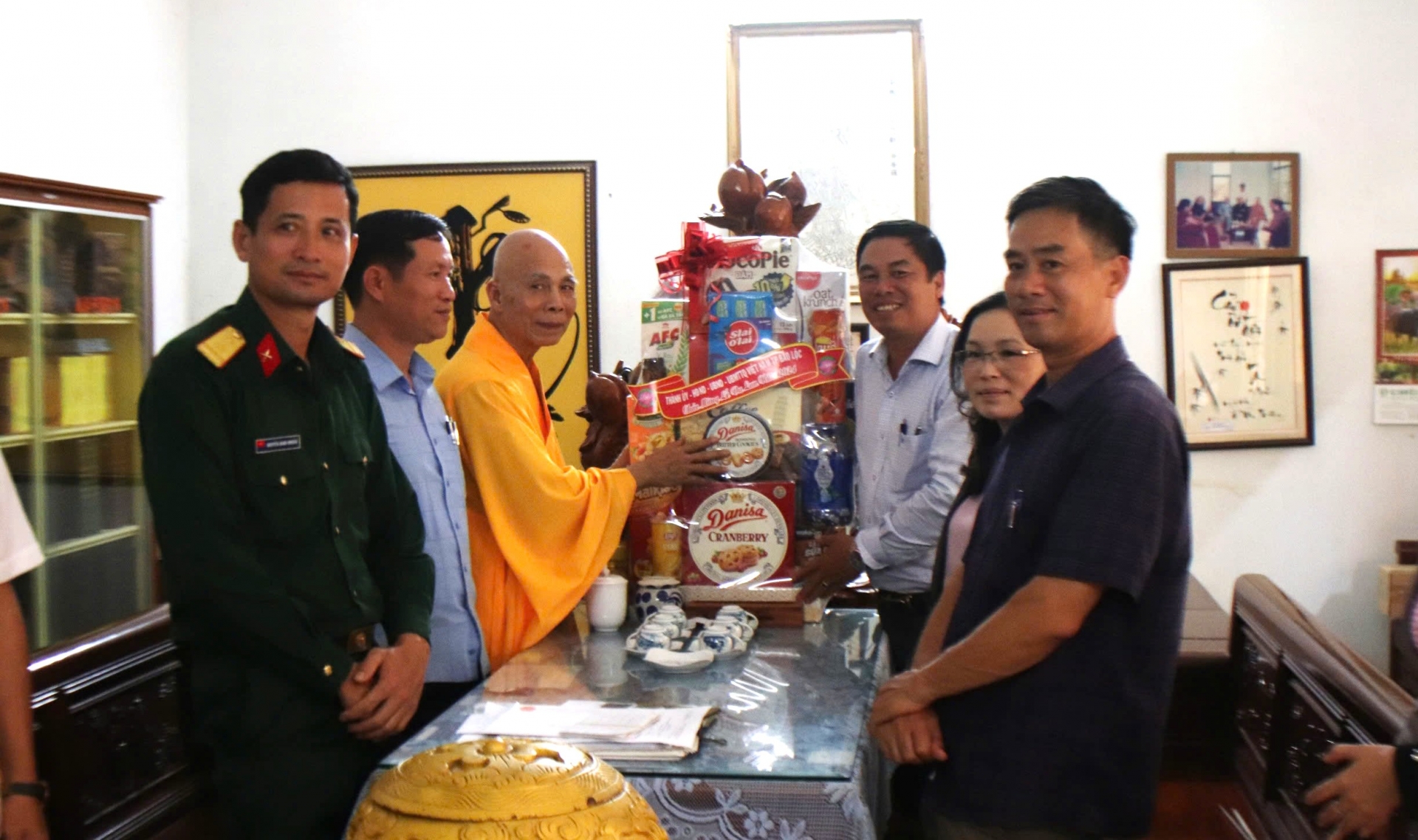 Lãnh đạo TP Bảo Lộc thăm, tặng quà các cơ sở Phật giáo nhân dịp lễ Vu lan năm 2024