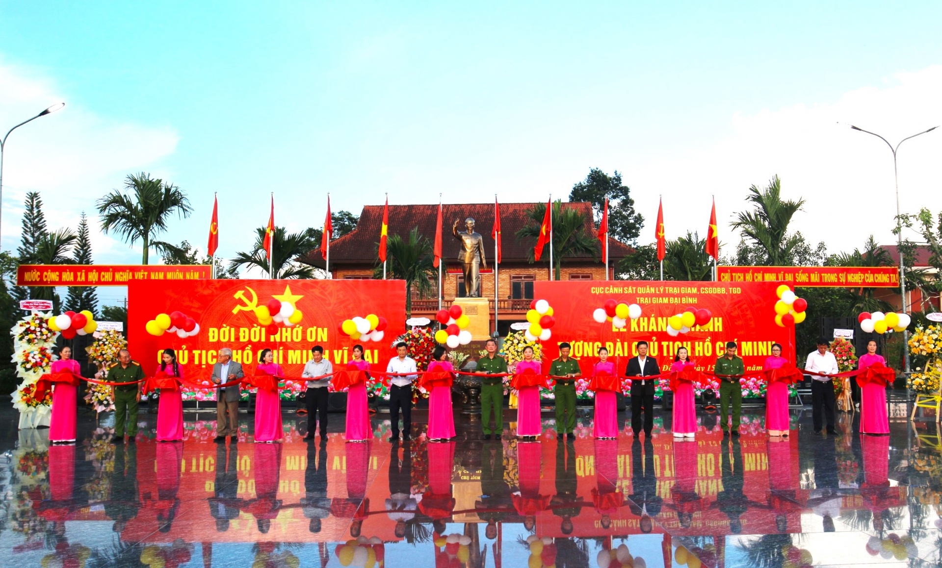 Trại giam Đại Bình tổ chức Lễ khánh thành Tượng đài Chủ tịch Hồ Chí Minh