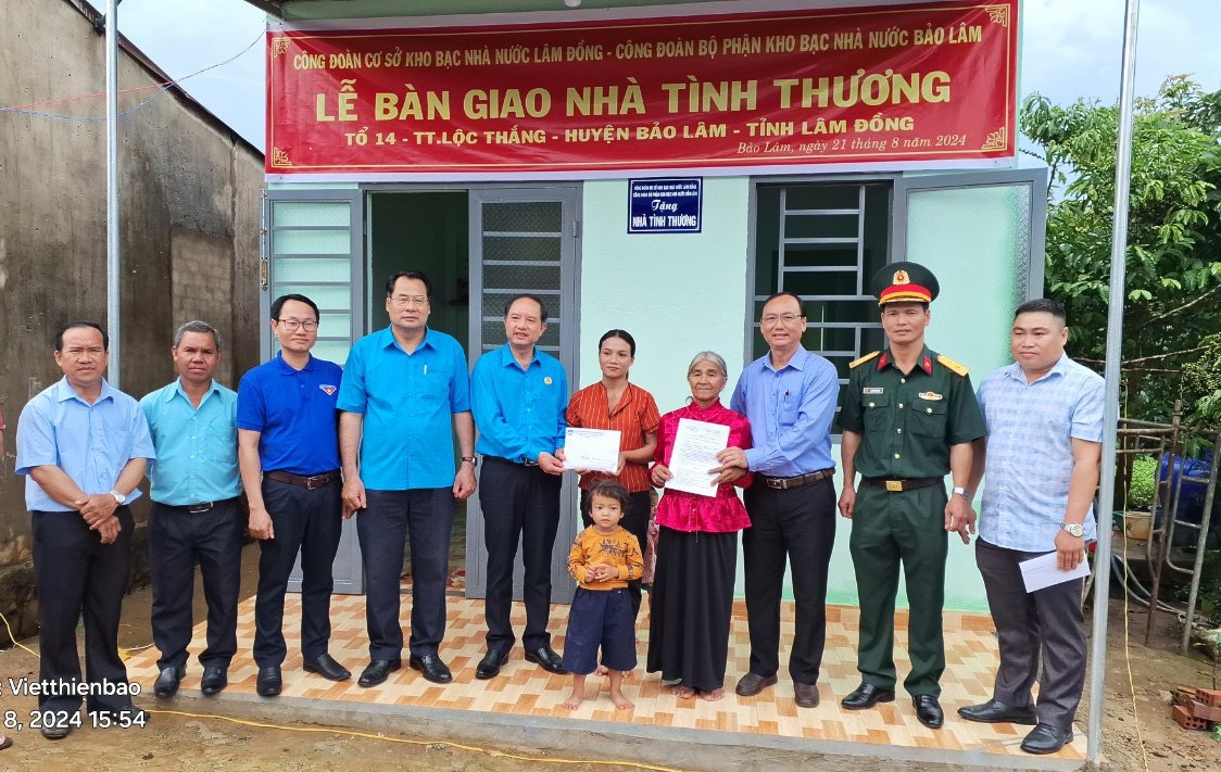 Bảo Lâm: Bàn giao nhà tình thương cho hộ nghèo đồng bào dân tộc thiểu số