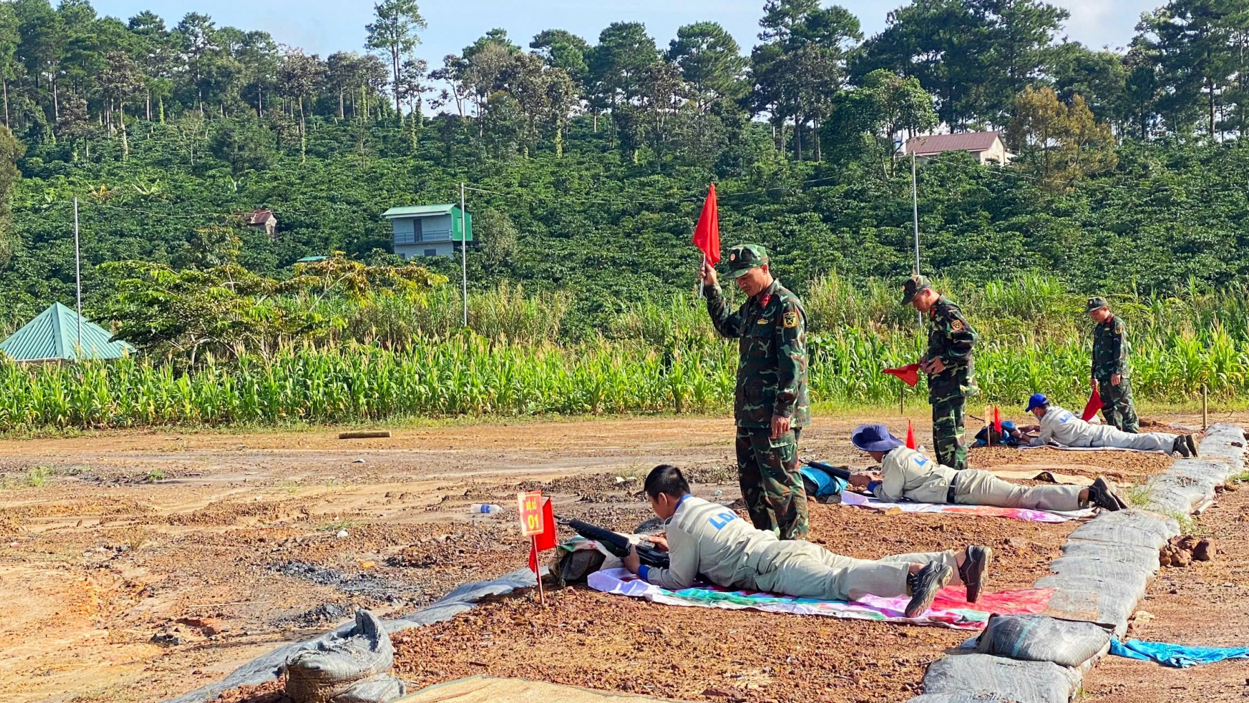 Bảo Lâm: Gần 100 chiến sĩ tự vệ tham gia kiểm tra bắn đạn thật