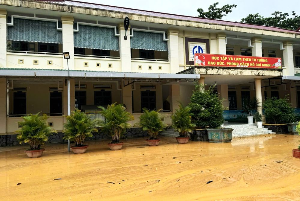 Đạ Tẻh: Thực hiện các giải pháp ứng phó nguy cơ sạt lở tại Trường Tiểu học Quang Trung