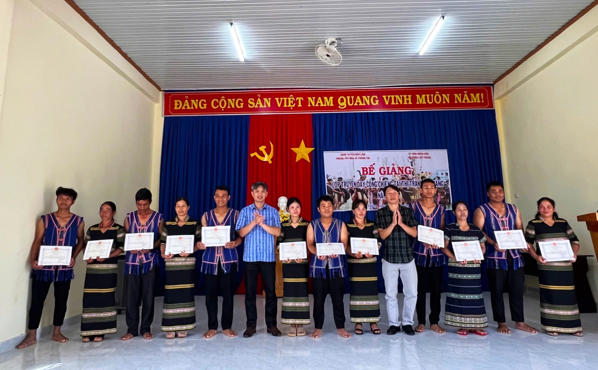 Bảo Lâm: Trao giấy chứng nhận cho 96 học viên tham gia khóa học truyền dạy cồng chiêng
