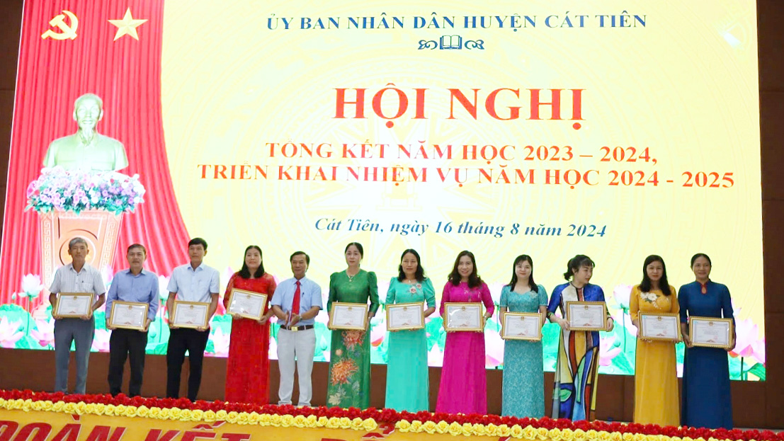 Cát Tiên: Tổng kết năm học 2023 - 2024 và triển khai phương hướng, nhiệm vụ năm học mới