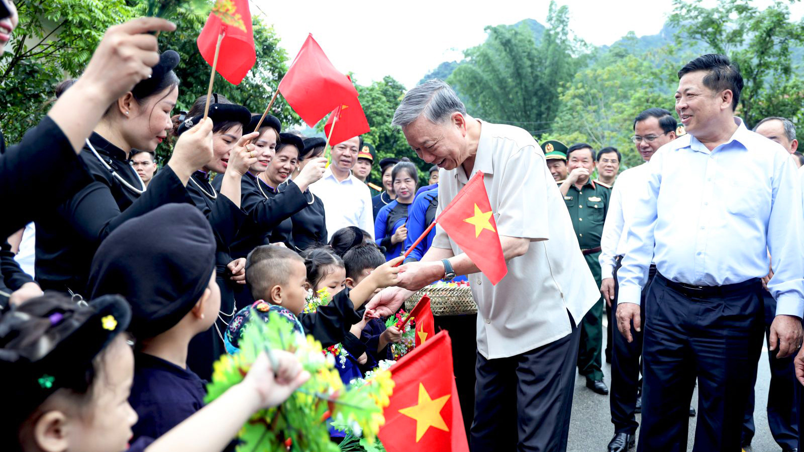 Vai trò trung tâm của nhân dân trong sự nghiệp cách mạng của Đảng và dân tộc - Những bài học lịch sử và các giá trị cần tiếp tục vận dụng sáng tạo trong giai đoạn phát triển mới của đất nước