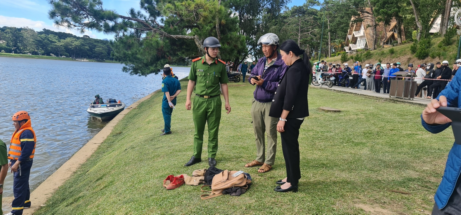 Tìm thấy thi thể nạn nhân bị đuối nước trên hồ Xuân Hương