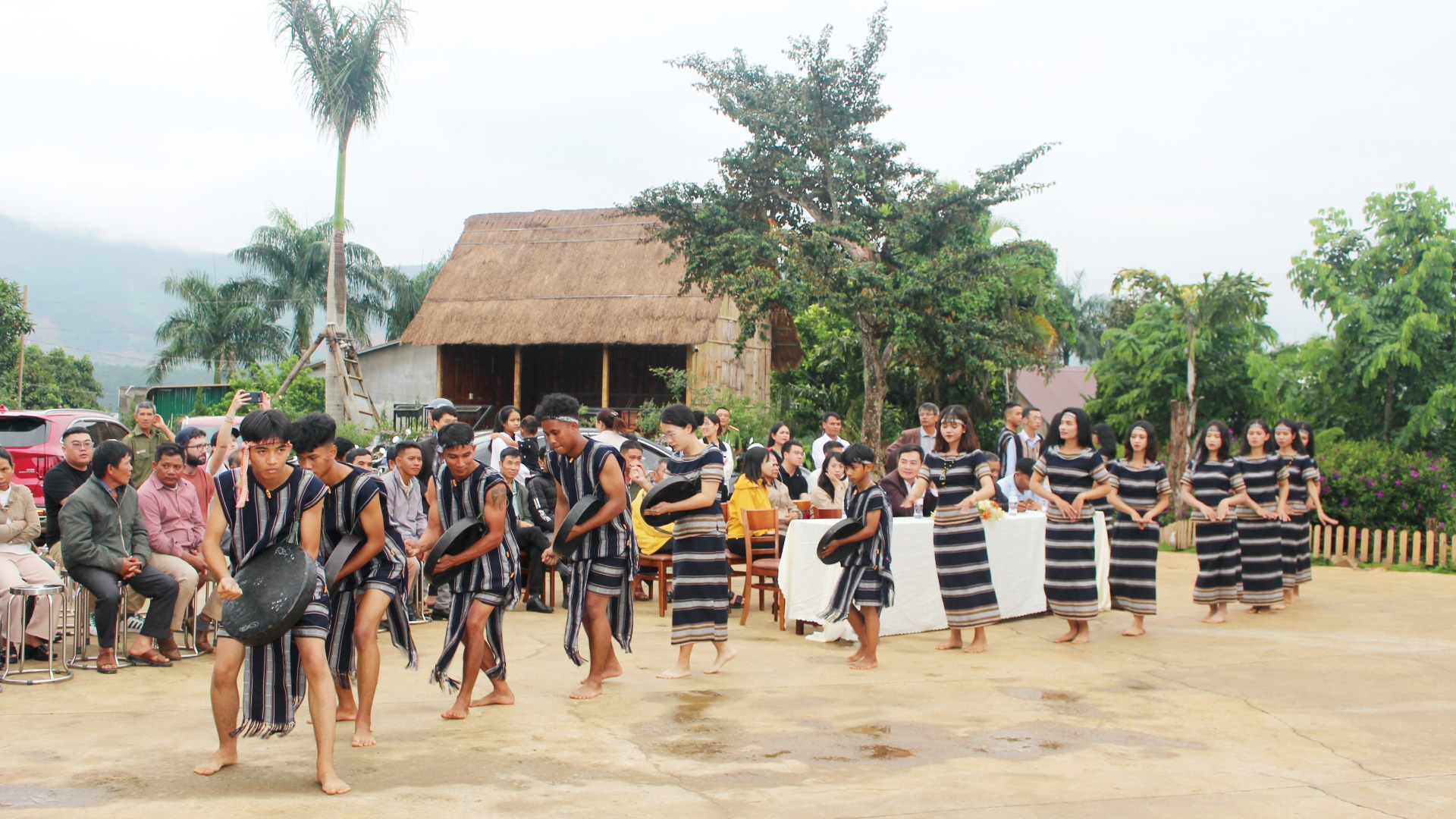 KHÔNG GIAN VĂN HÓA CỒNG CHIÊNG TÂY NGUYÊN: “Nguồn lực nội sinh” phát triển du lịch 
