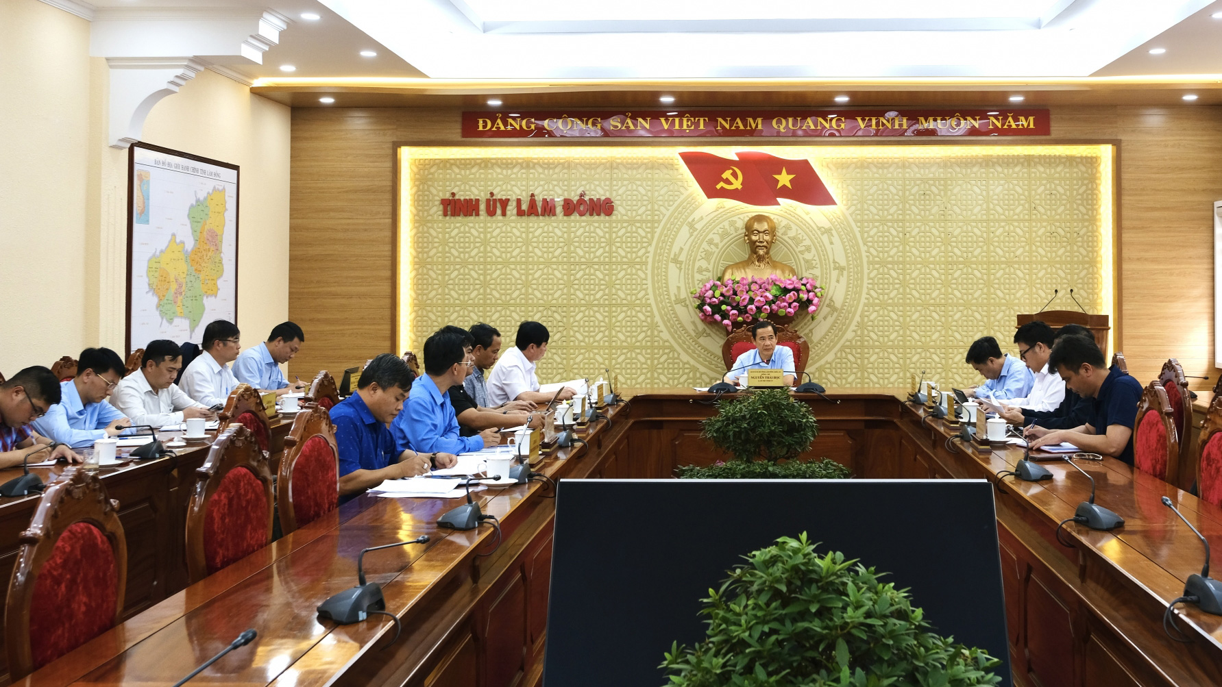 Huy động tổng lực cứu chữa đàn bò bị bệnh