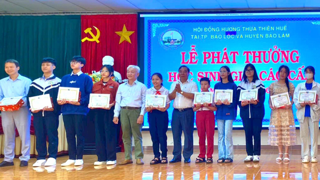 Bảo Lộc: Hội đồng hương Thừa Thiên Huế khen thưởng 146 học sinh giỏi