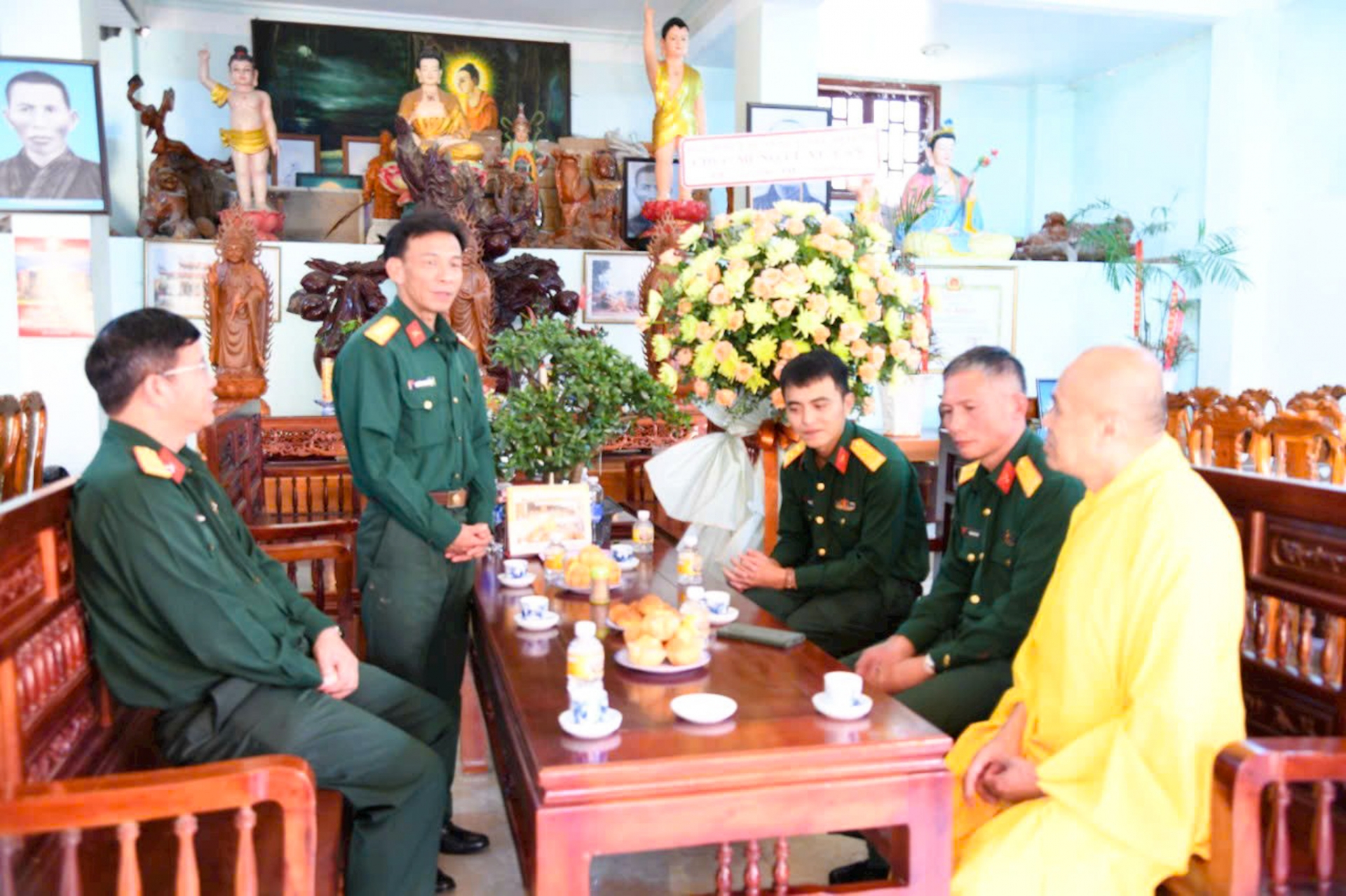 Bộ Chỉ huy Quân sự tỉnh thăm, chúc mừng Ban Trị sự Giáo hội Phật giáo Việt Nam tỉnh