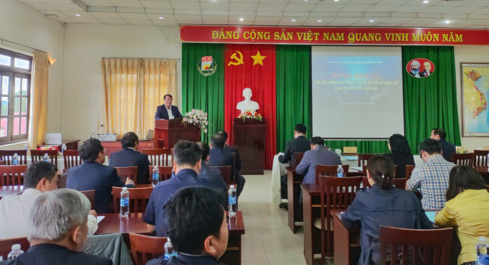 Khai giảng khóa bồi dưỡng, tập huấn chuyển đổi số, kỹ năng số