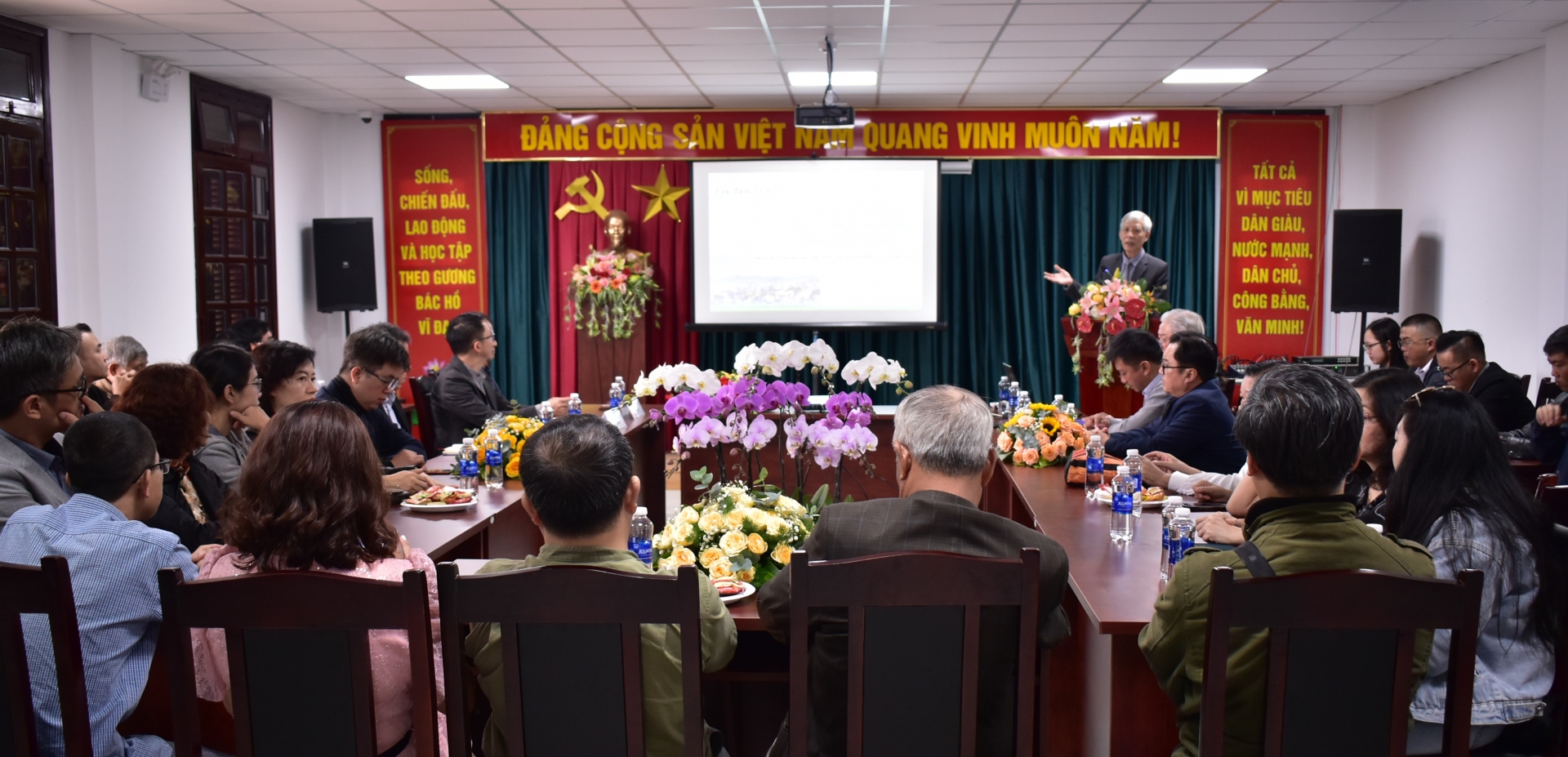 Tọa đàm “Nhận diện, sáng tạo tiếp nối bản sắc kiến trúc Đà Lạt”