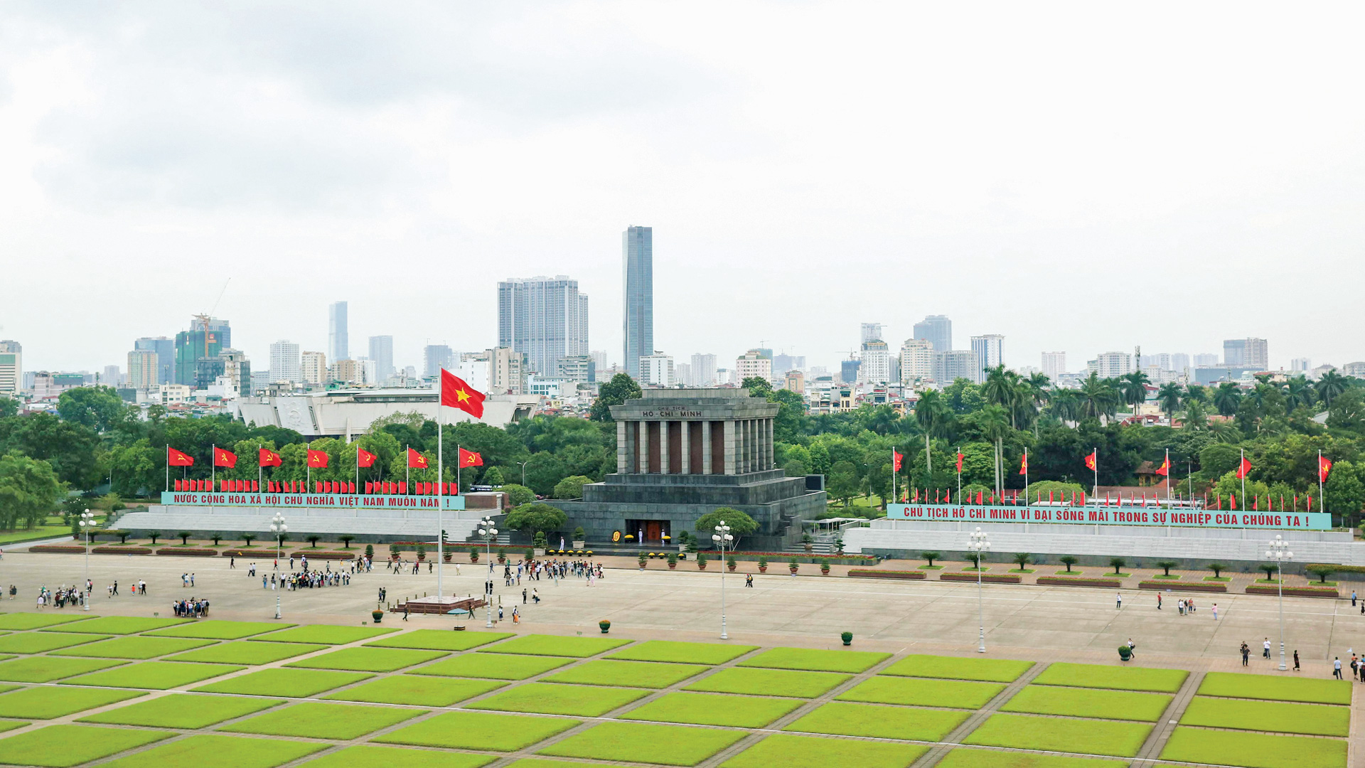 Tự hào tháng Tám