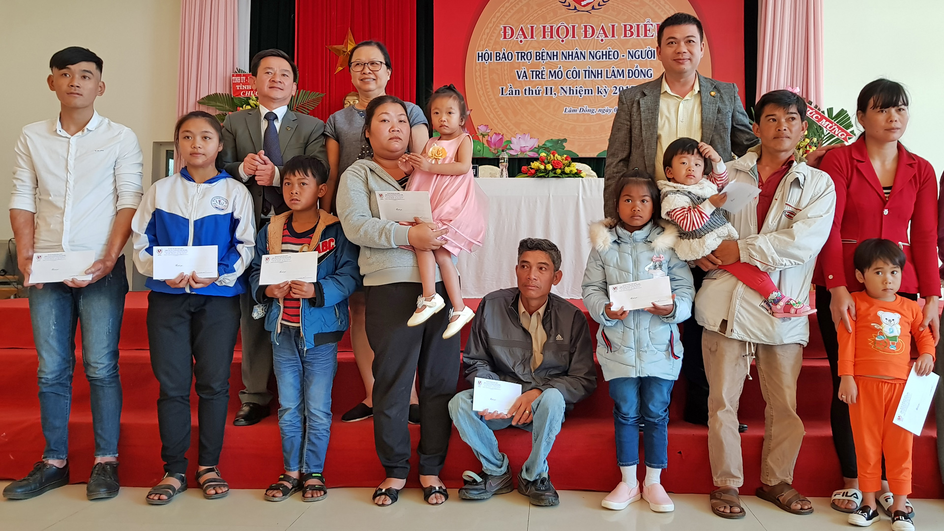 10 năm thắp sáng những trái tim nhân ái 