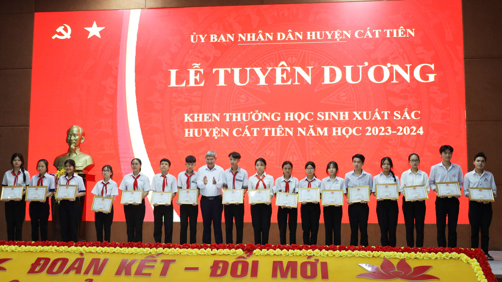 Cát Tiên: Một năm thi đua dạy tốt, học tốt gặt hái nhiều kết quả nổi bật