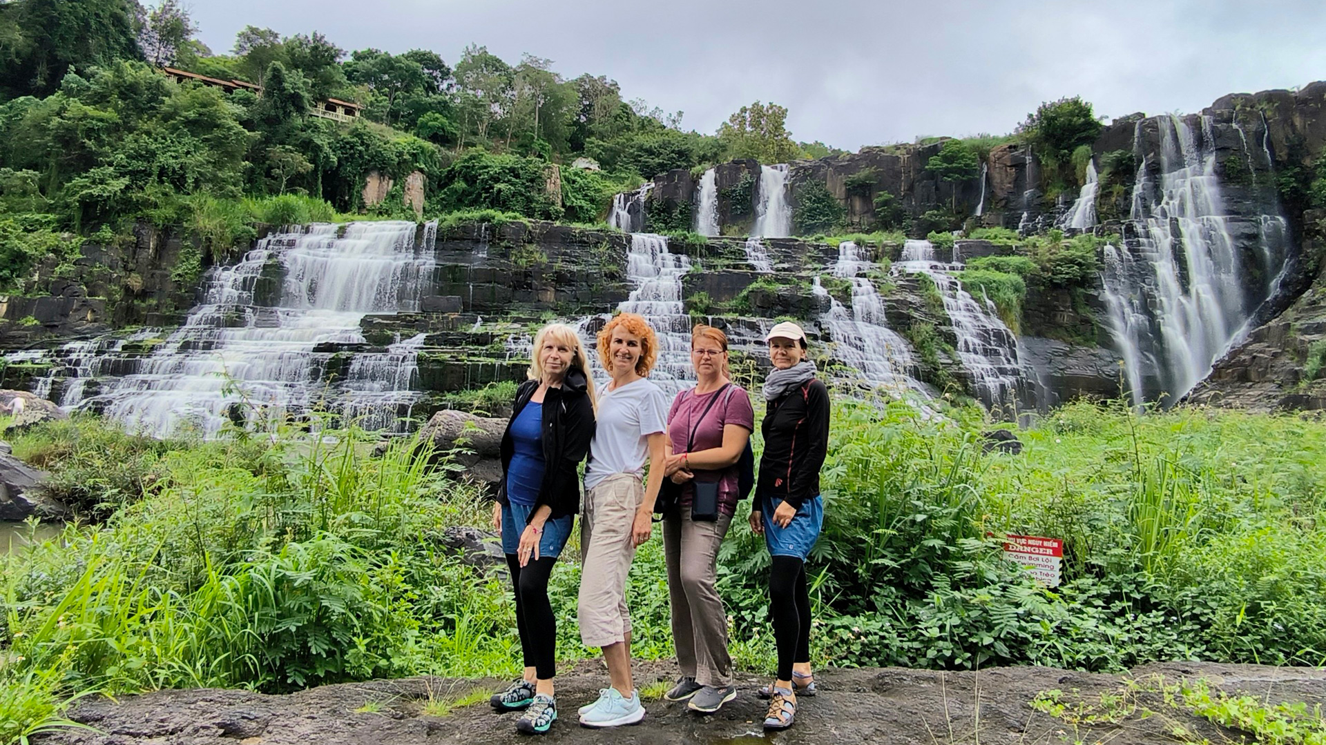 Tour vượt thác và tour tham quan 3 thác nước lọt vào bảng xếp hạng tour hấp dẫn nhất thế giới