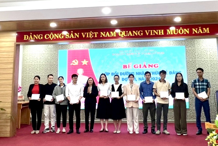 73 quần chúng ưu tú hoàn thành Lớp Bồi dưỡng nhận thức về Đảng đợt 3 năm 2024