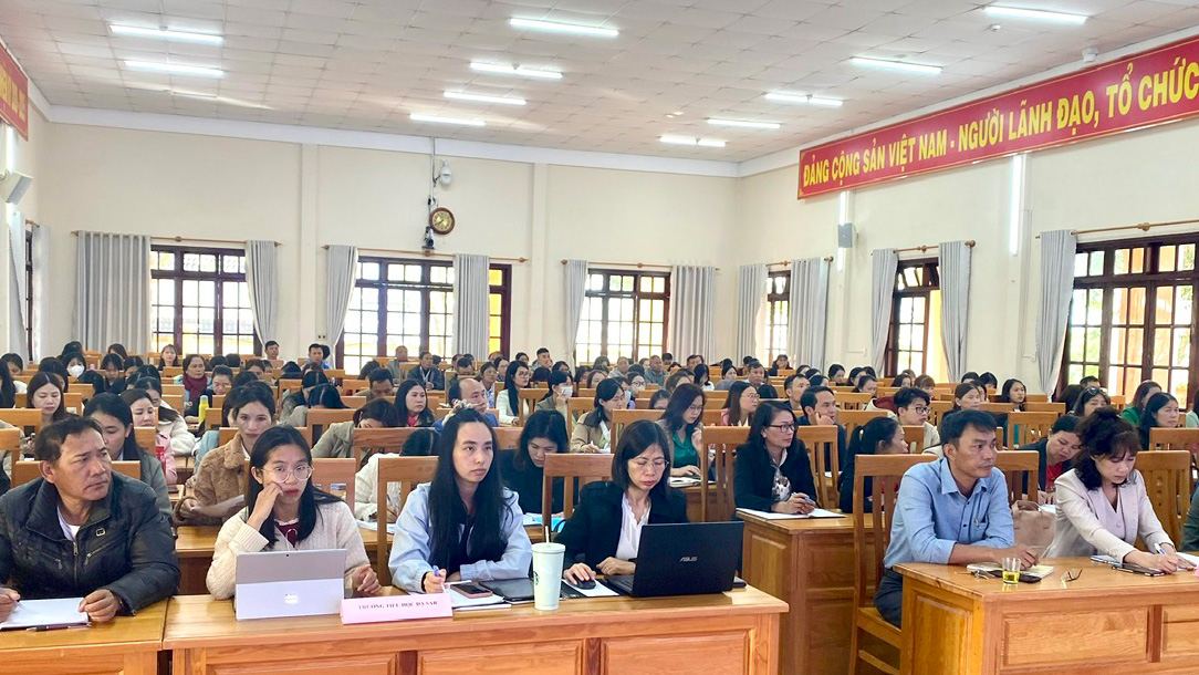 Lạc Dương: Bồi dưỡng, tập huấn chính trị hè cho cán bộ quản lý, giáo viên, nhân viên ngành Giáo dục