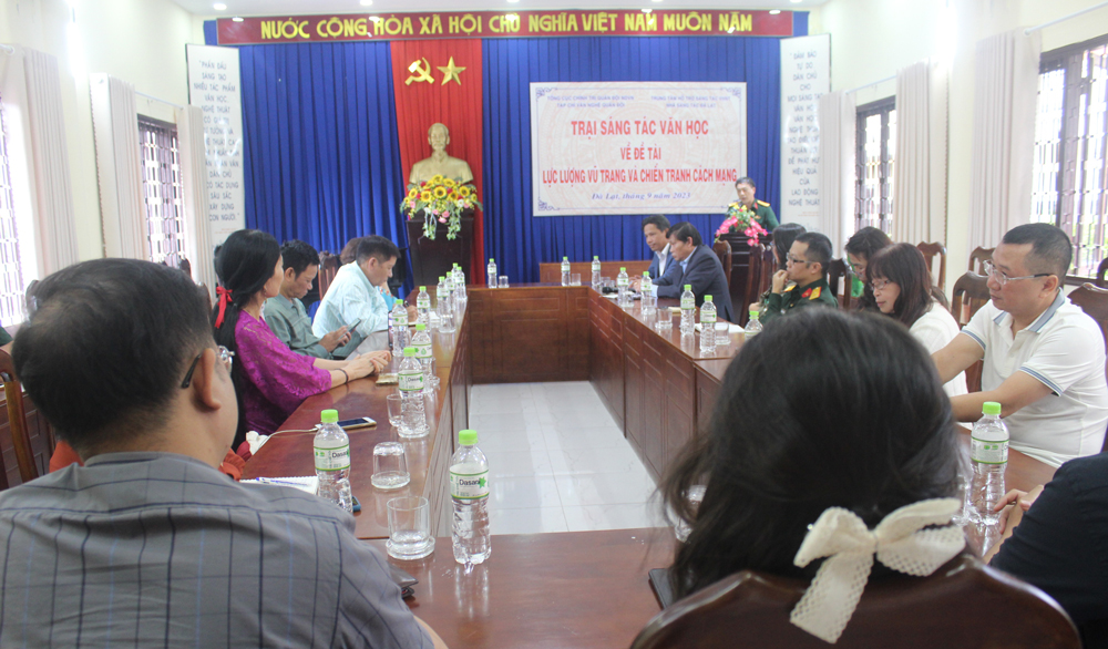 Khai mạc trại sáng tác văn học đề tài “Lực lượng vũ trang và chiến tranh cách mạng”