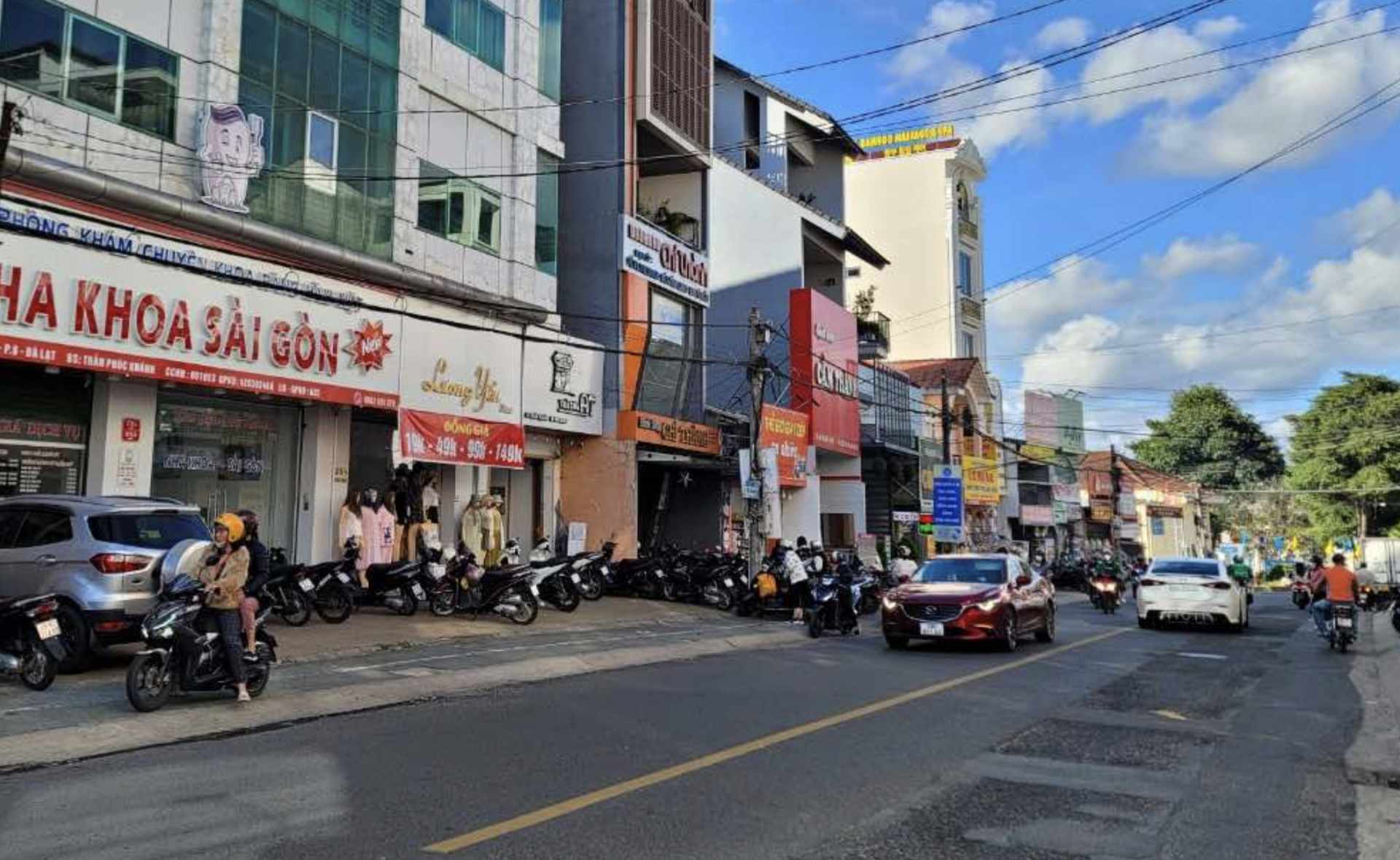 Phạt 15 triệu đồng người lục soát nam sinh lớp 5 trong nhà sách