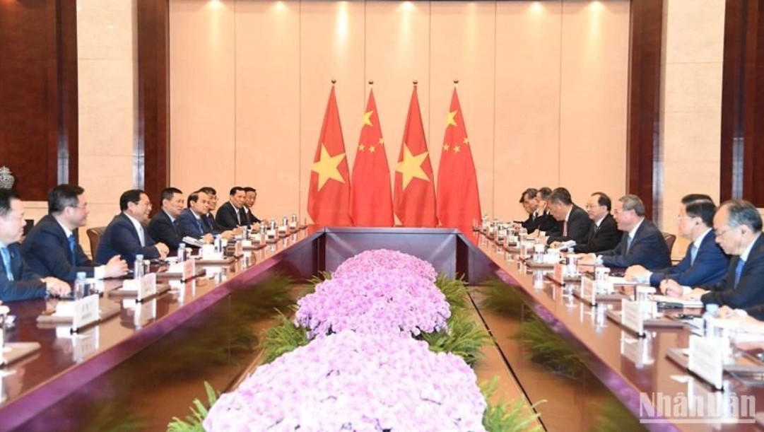 Phát triển quan hệ hợp tác hữu nghị, ổn định, lành mạnh với Trung Quốc là lựa chọn chiến lược và ưu tiên hàng đầu