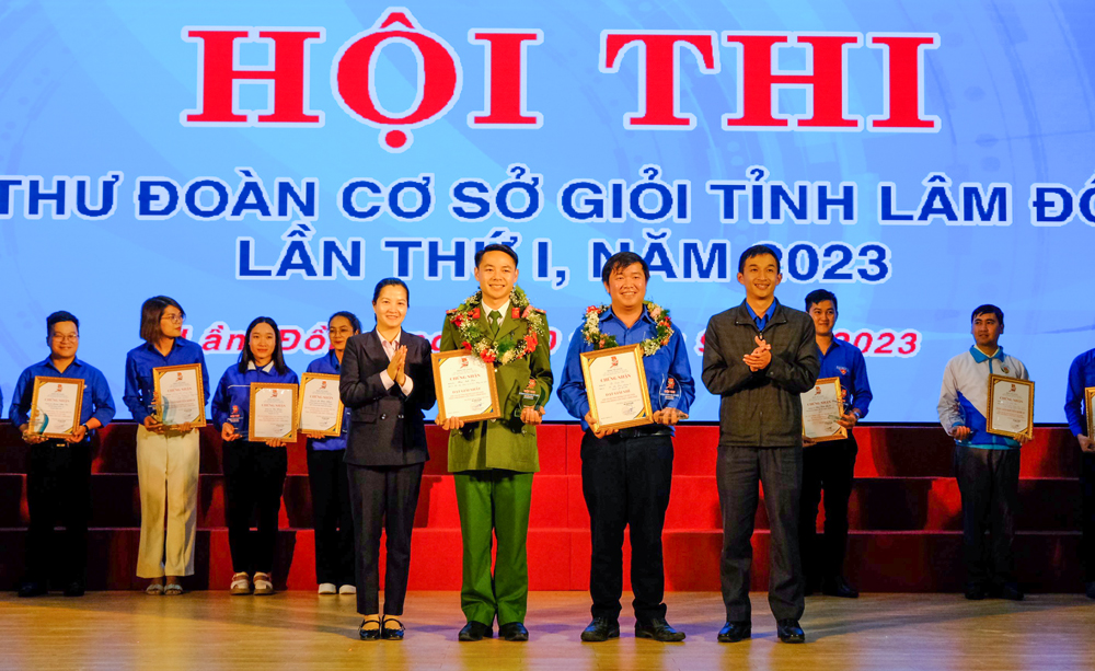Thí sinh Phan Anh Kim đoạt giải Nhất Hội thi Bí thư Đoàn cơ sở giỏi lần thứ I