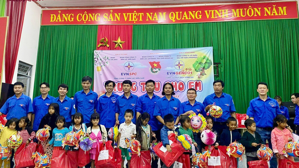 Đồng hành Tết Trung thu cùng các em thiếu nhi có hoàn cảnh khó khăn
