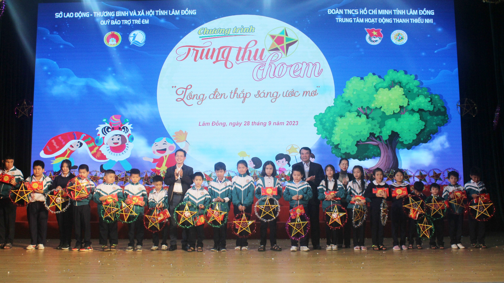 Chương trình Trung Thu cho em “Lồng đèn thắp sáng ước mơ”