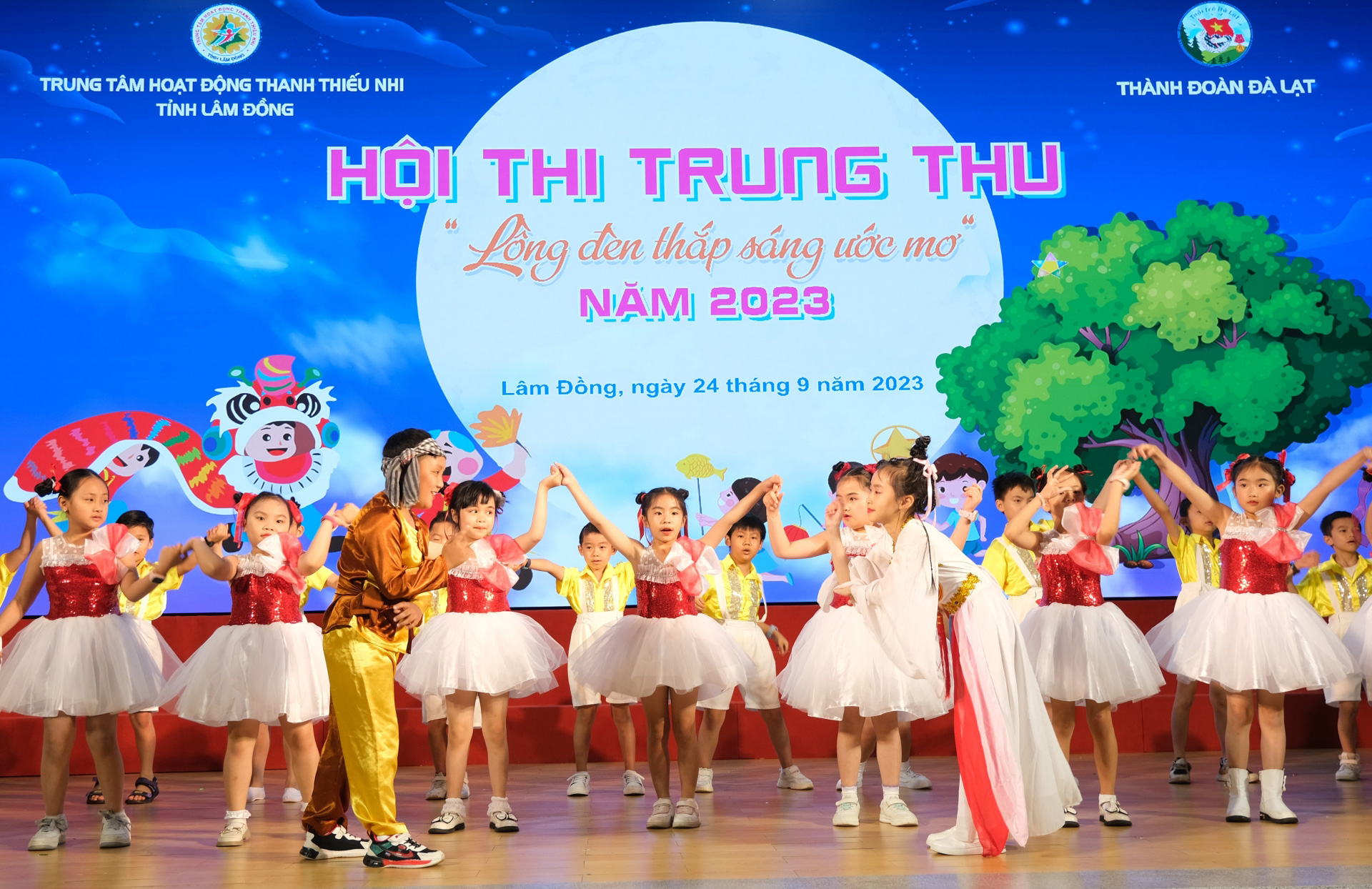 Rộn ràng vui Tết Trung thu - Lồng đèn thắp sáng ước mơ