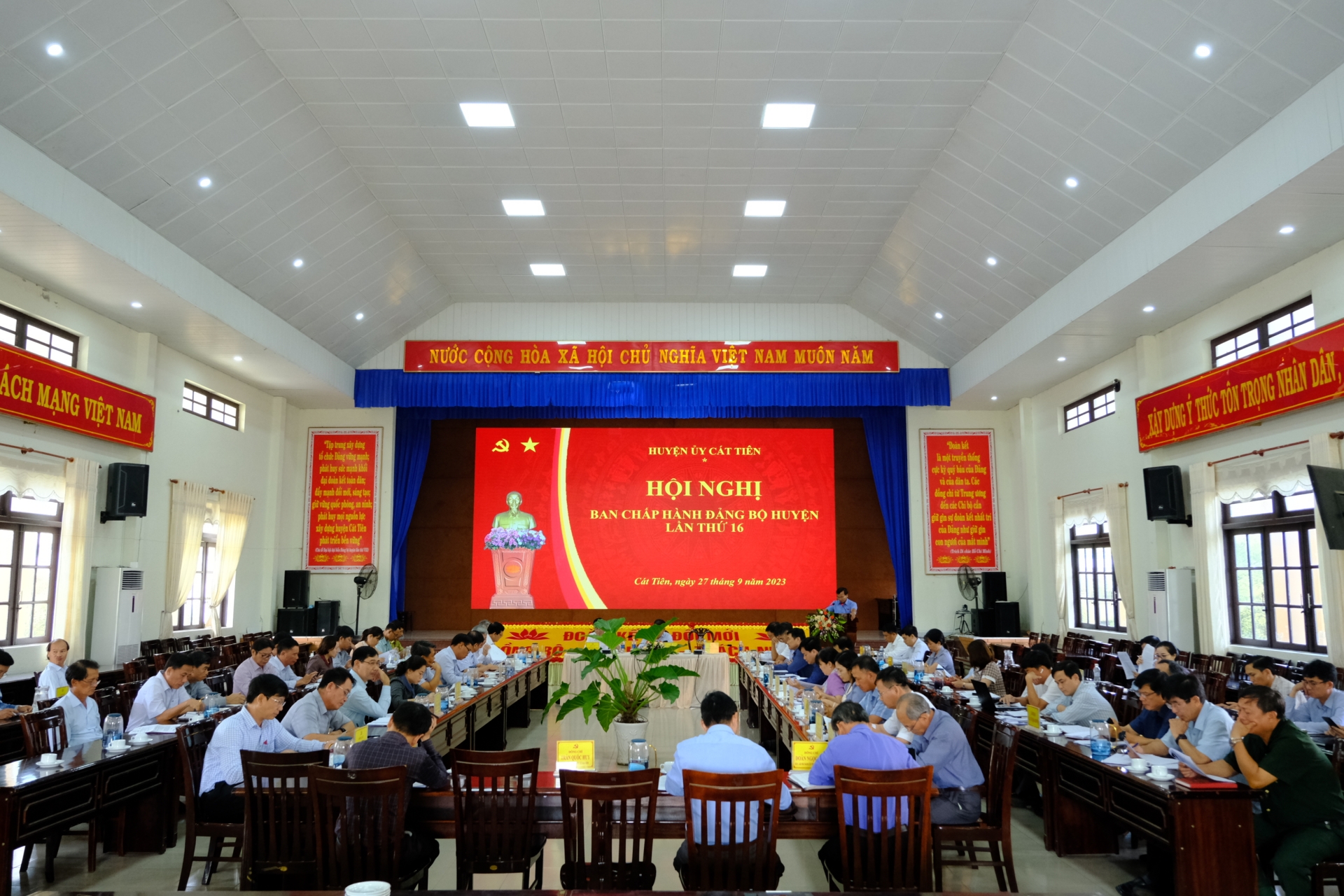 Cát Tiên: Hội nghị Ban Chấp hành Đảng bộ huyện lần thứ 16 mở rộng