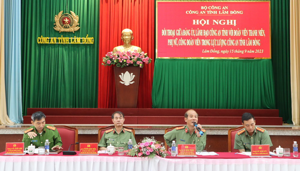 Đảng ủy, lãnh đạo Công an tỉnh đối thoại với đoàn viên, thanh niên, hội viên phụ nữ, công đoàn viên