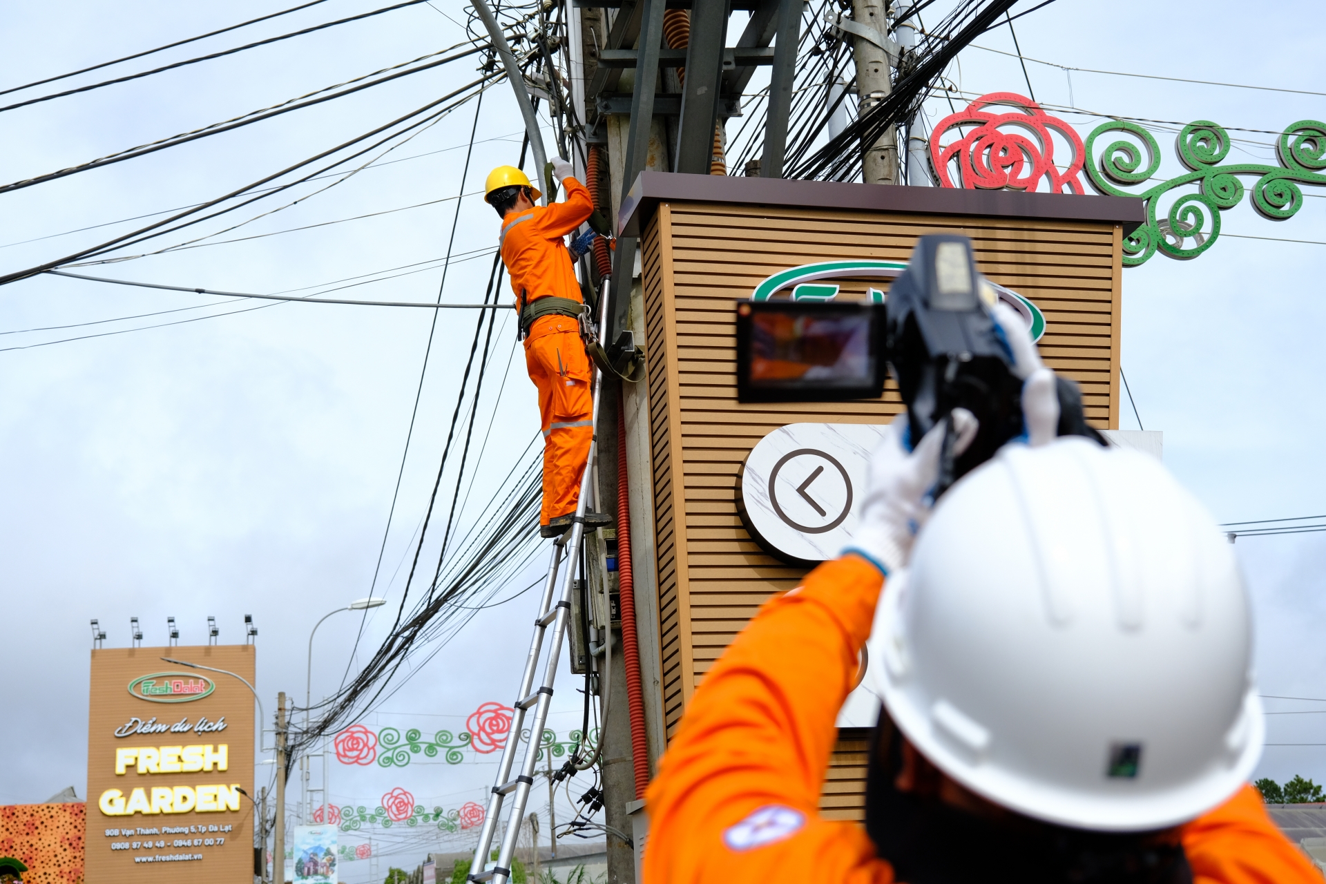 Tăng cường công tác quản lý an toàn sử dụng điện trong sinh hoạt, sản xuất, kinh doanh và dịch vụ