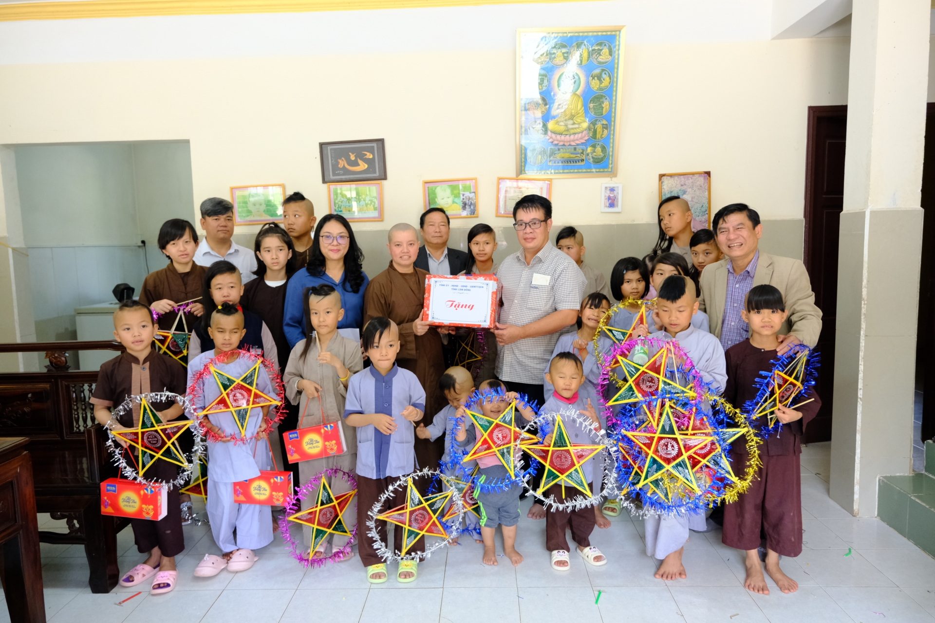 Phó Chủ tịch UBND tỉnh Lâm Đồng Nguyễn Ngọc Phúc thăm, tặng quà Trung thu tại Lâm Hà, Đức Trọng