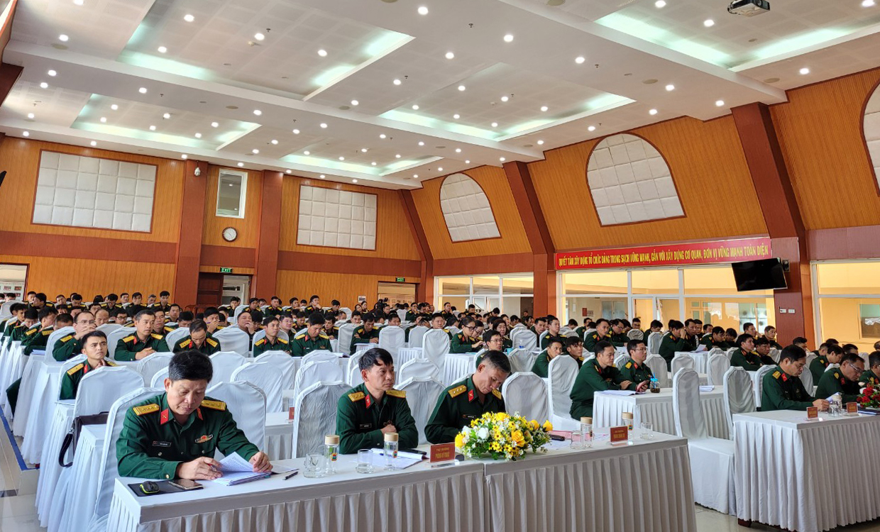 Tổ chức học tập chính trị cho sĩ quan, quân nhân chuyên nghiệp trong lực lượng vũ trang tỉnh