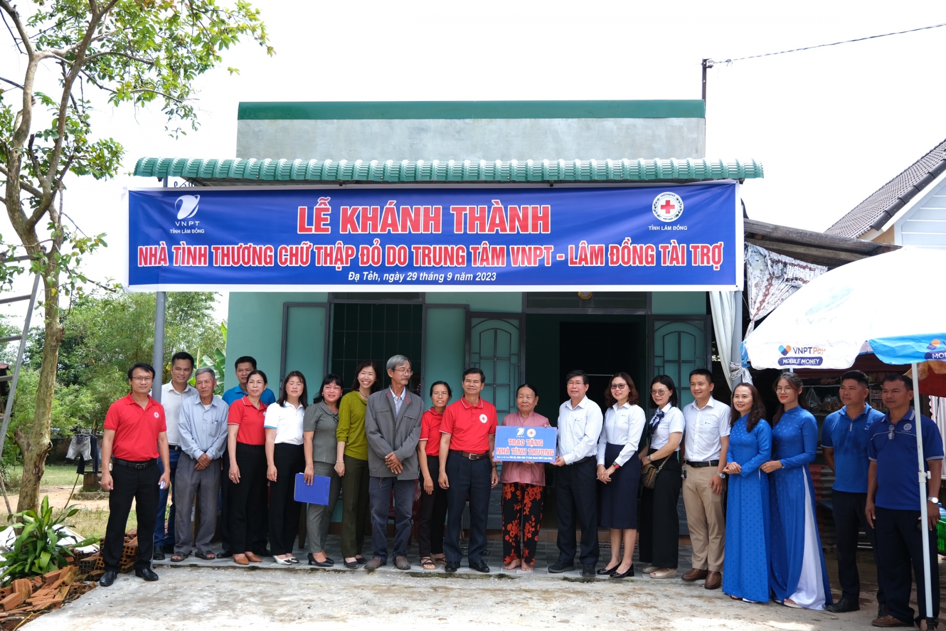 Bàn giao nhà tình thương Chữ thập đỏ tại Đạ Tẻh