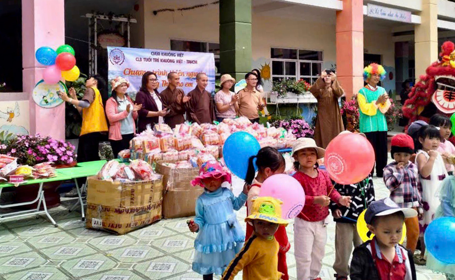 Lạc Dương: Tổ chức Tết Trung thu và tặng quà cho trẻ em vùng sâu