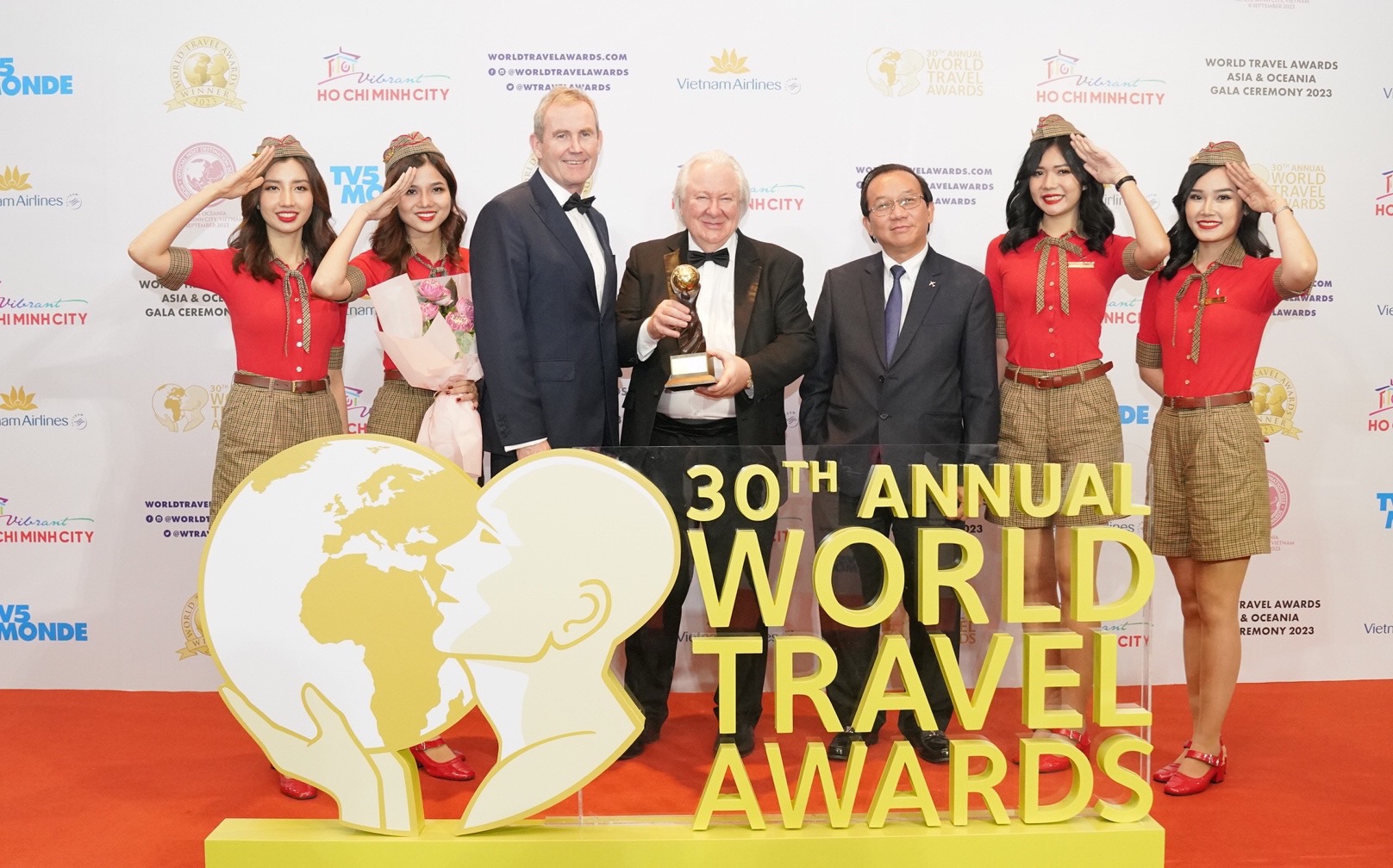 Vietjet nhận giải thưởng danh tiếng toàn cầu World Travel Awards về dịch vụ khách hàng