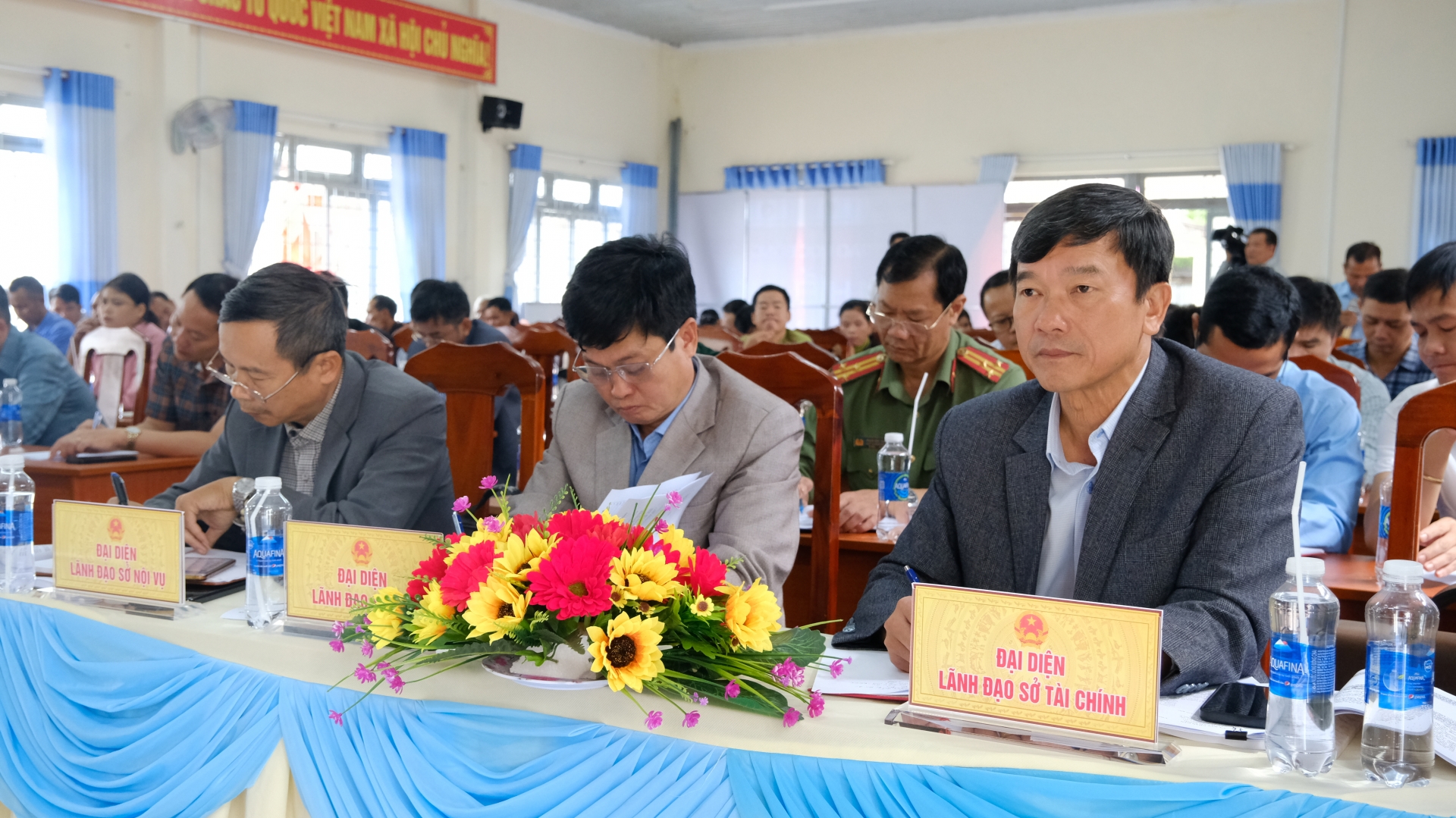 Đại biểu Quốc hội tiếp xúc cử tri tại Đam Rông