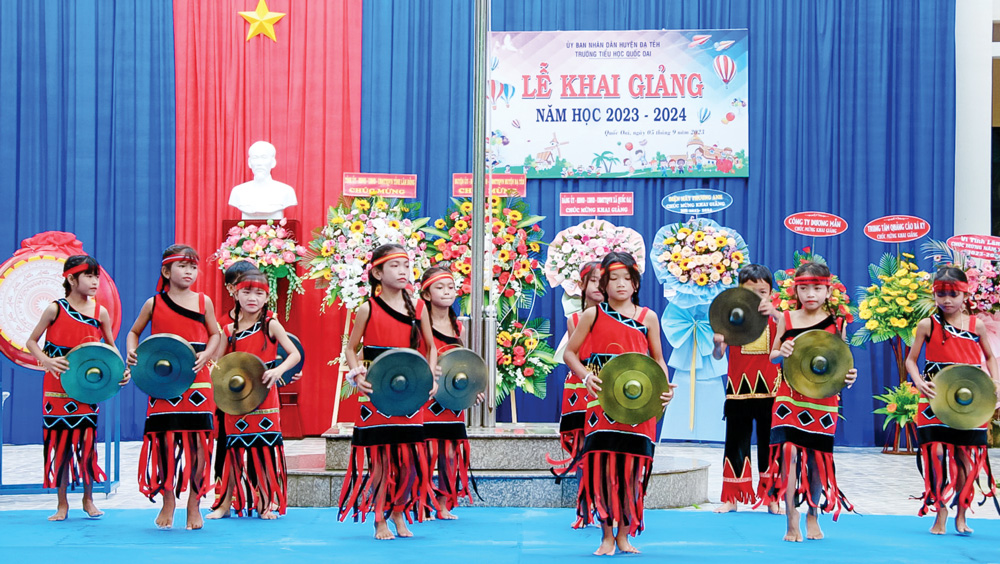 Nỗ lực vượt khó của trường vùng xa