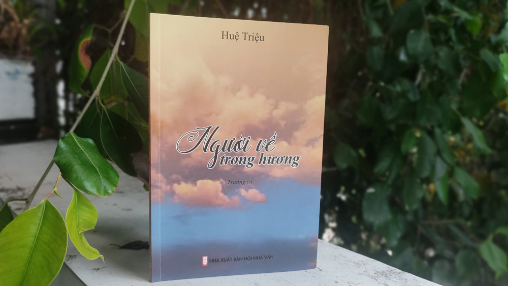 Thơ bay từ phía trăng lên